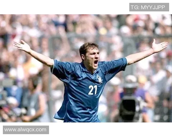 世界退役著名足球明星的传奇故事与影响力探讨