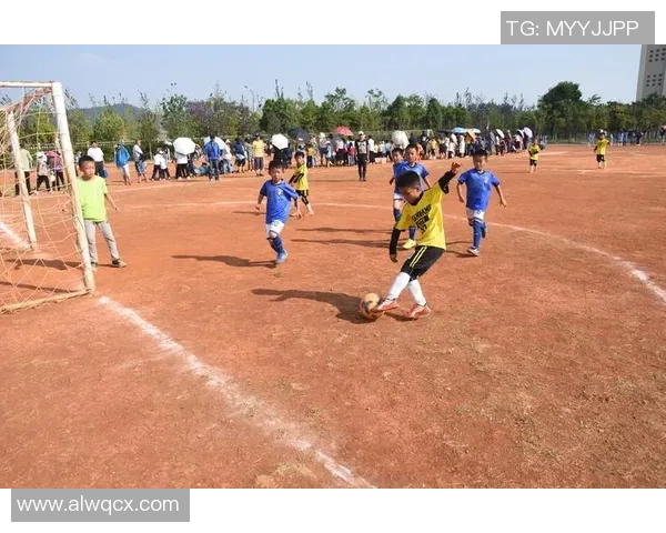 足球明星化身小黄人趣味十足的足球世界新体验